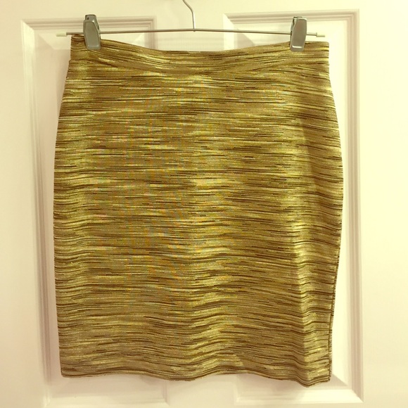 Above the knee skirt in gold tones - Picture 1 of 2