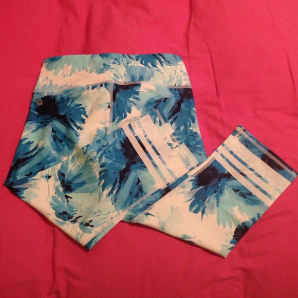 Fabletics Salar Crop in Tropical Bloom Print