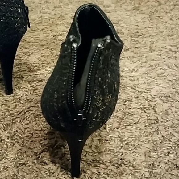 Heels - Picture 3 of 3