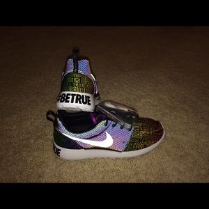 Custom Nike Roshe One "Be True" 3mm   DS
