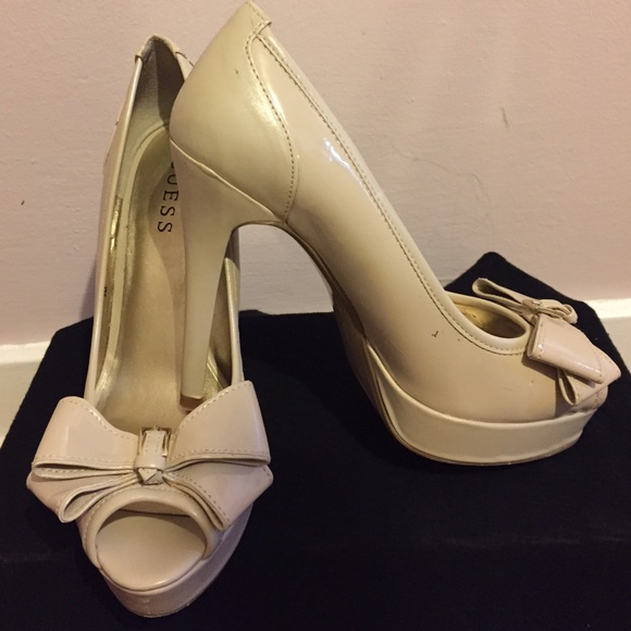Nude Guess bow pumps 🎀