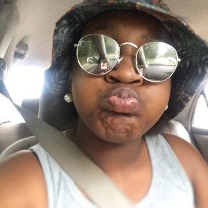 Meet your Posher, Nimota