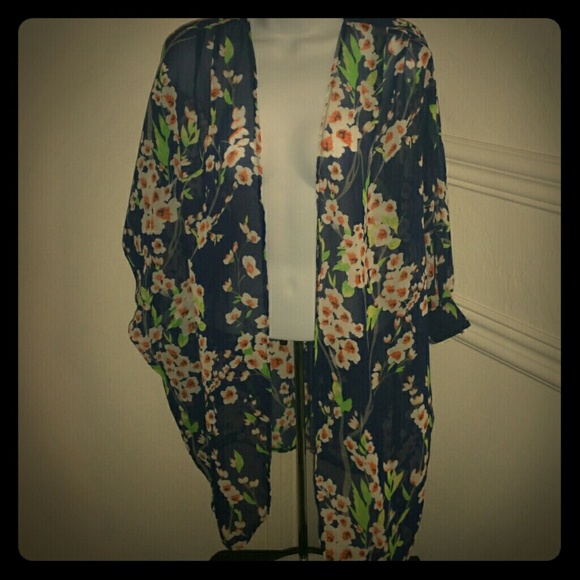 Tops - Floral kimono