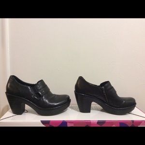 Born 9.5 black booties