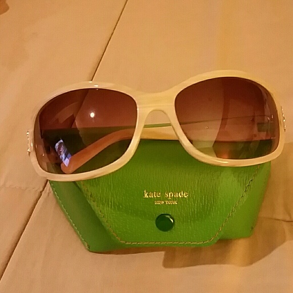 Kate Spade sunglasses on sale 24hrs!