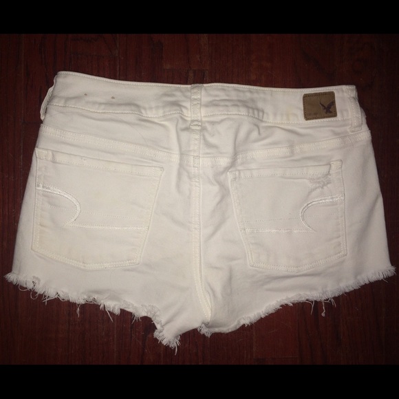 white shorts. - Picture 2 of 2