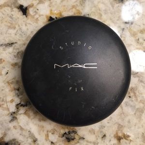 Mac studio fix powder