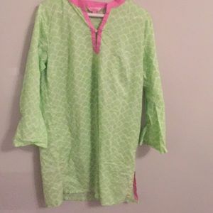 Like new. Lilly Pulitzer beach cover up