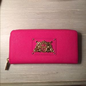 SOLD! 💕😍NWOT Juicy Couture Pink Zippy Wallet😍💕