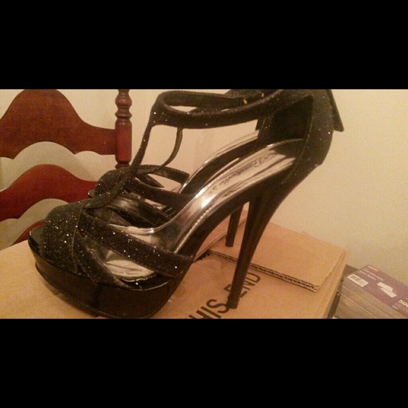 Breckelles Black sparkly shoes