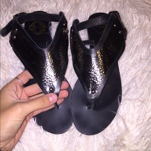 💥 LAST CHANCE💥•Metal accent sandals•
