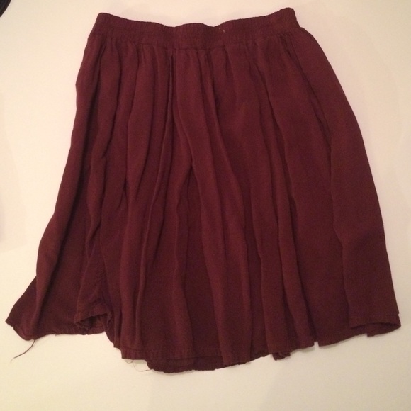 BRANDY MELVILLE MAROON SKIRT