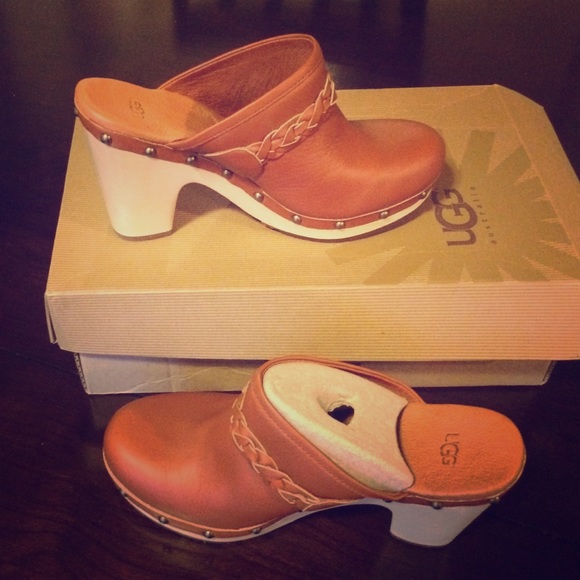 Ugg clogs