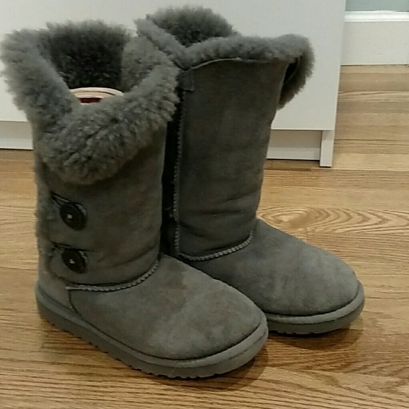 Kids gray bailey button UGG boots - Picture 1 of 4