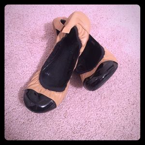 Tan/black LOFT flats