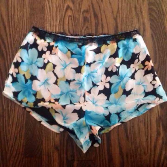 LF Watercolor Floral Soft Shorts - Picture 3 of 3