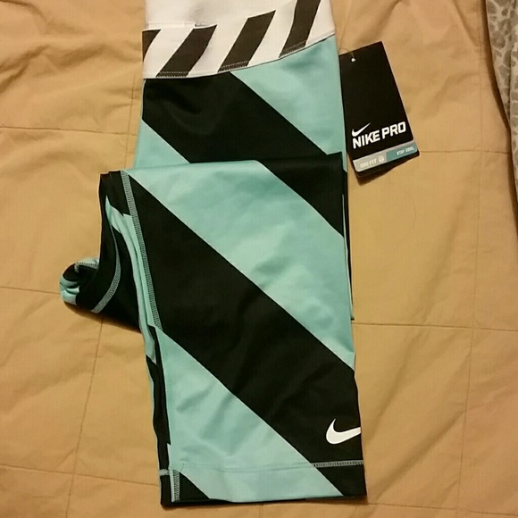 Nike Other - NWT Nike Pro Capri's
