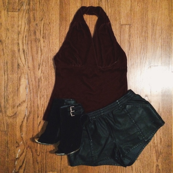 VELVET HALTER.