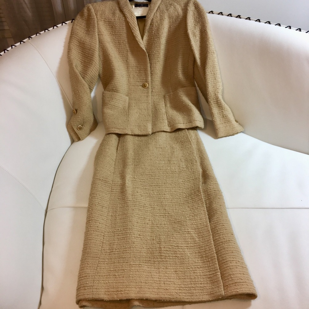 CHANEL Jacket & Skirt SZ 8. BEAUTIFUL!