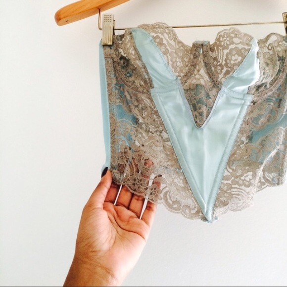โโSOLDโโ ๐HP๐DIOR lace crop corset - Picture 3 of 4