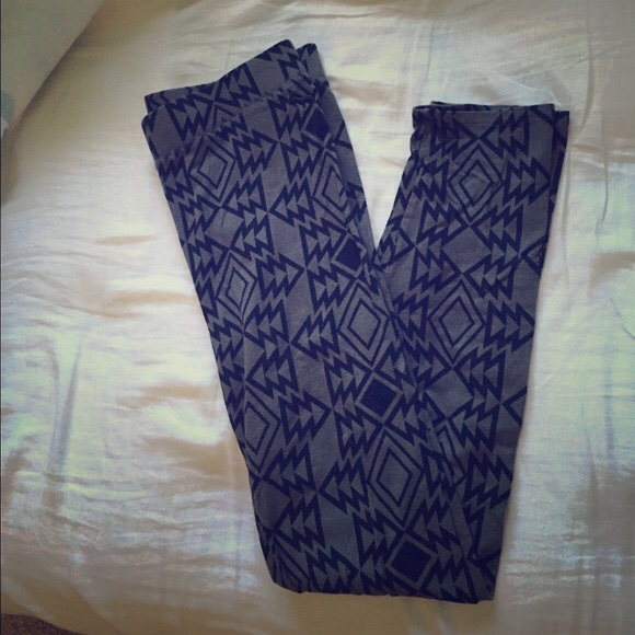Aztec printed vs leggings