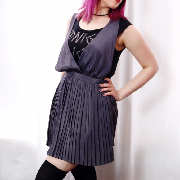 Forever 21 Dresses - 💙SALE❤️ Gray Pleated Overall Dress Forever 21 Dresses - 💙SALE❤️ Gray Pleated Overall Dress