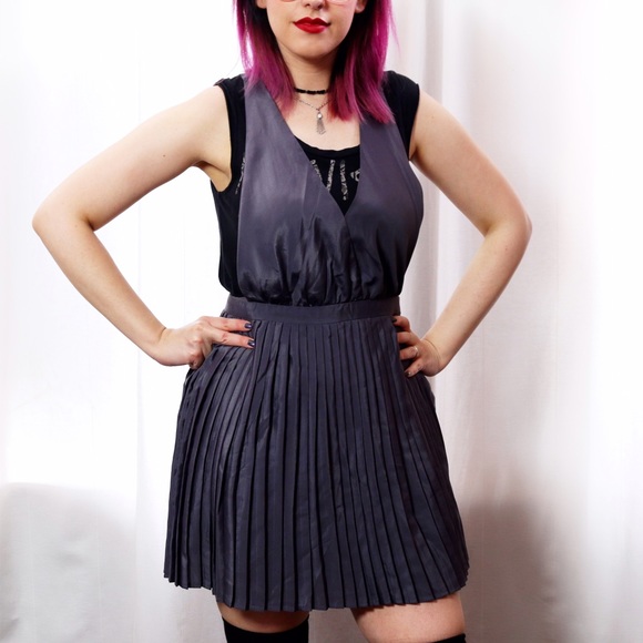 Forever 21 Dresses - 💙SALE❤️ Gray Pleated Overall Dress Forever 21 Dresses - 💙SALE❤️ Gray Pleated Overall Dress