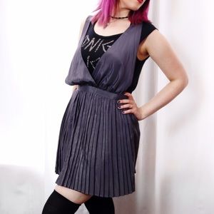 Forever 21 Dresses - 💙SALE❤️ Gray Pleated Overall Dress Forever 21 Dresses - 💙SALE❤️ Gray Pleated Overall Dress