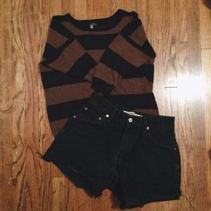 STRIPED SWEATER.