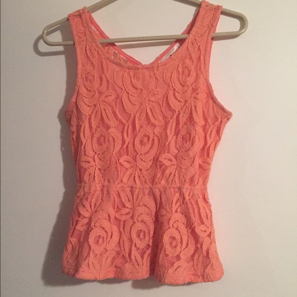 Cute top - Picture 2 of 2