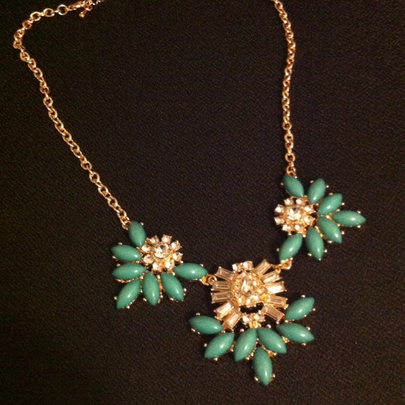 Francesca's Collections Jewelry - Francesca's Emerald Green Statement Necklace