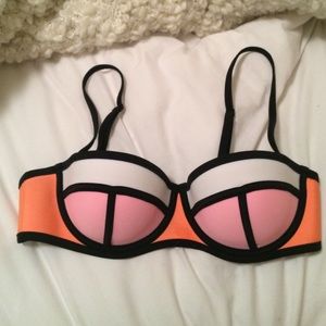 JESSICACARP💕 Authentic Triangl Poppy-Peach Soda