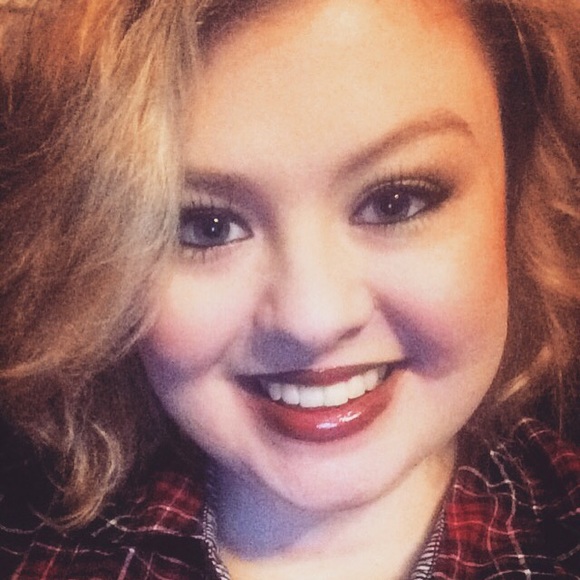 Meet your Posher, Cassie - Picture 2 of 4