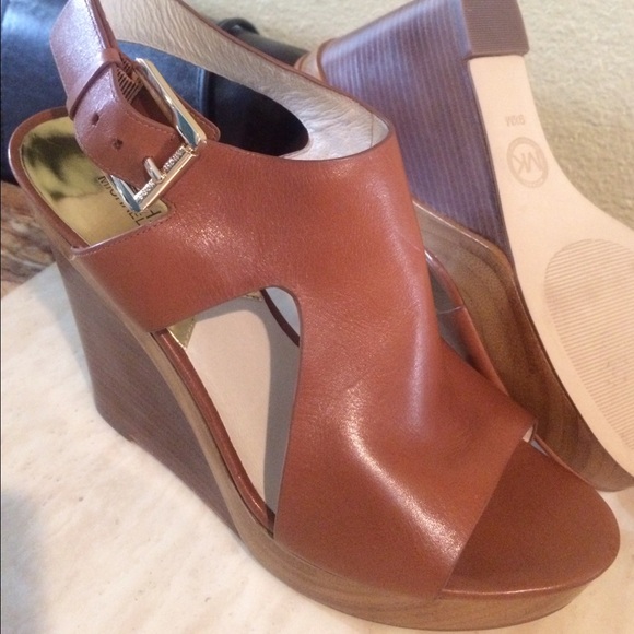 Josephine' Wedge - Picture 2 of 2