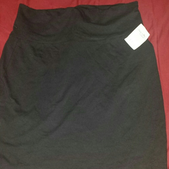 Short tight black pencil skirt