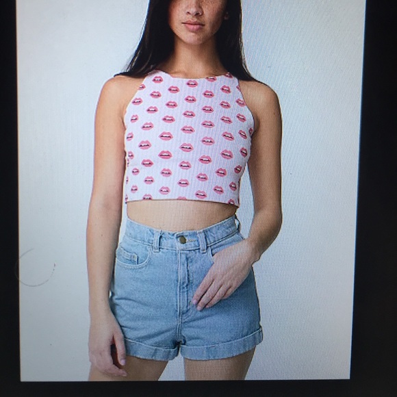 AA lips crop tank
