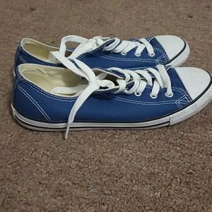 CURRENTLY ON HOLD ! Blue low top converse