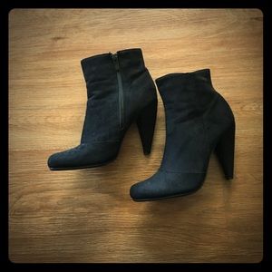 Black ankle suede boots