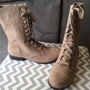 Brand new! Cute beige/cream booties!
