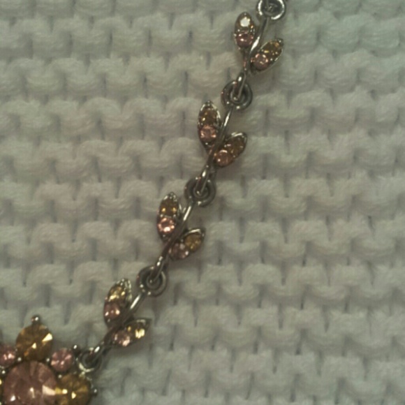 Beautiful necklace - Picture 3 of 4