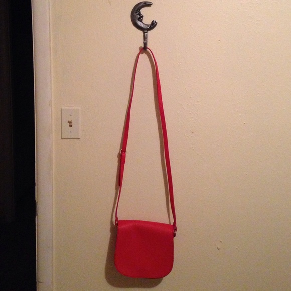 Red small urban outfitters purse