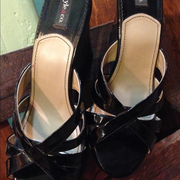 Black wedge heels - Picture 2 of 2