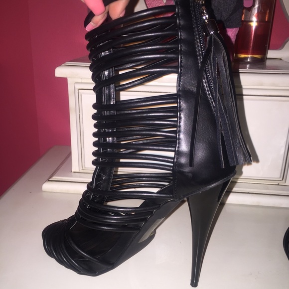 Heels - Picture 3 of 4