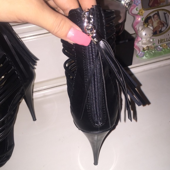 Heels - Picture 4 of 4