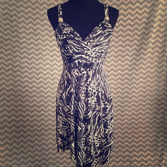 Super cute! Mixed animal print dress 🎀