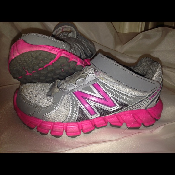 New Balance girls toddler size 7.