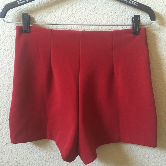 Red high waisted shorts - Picture 2 of 2