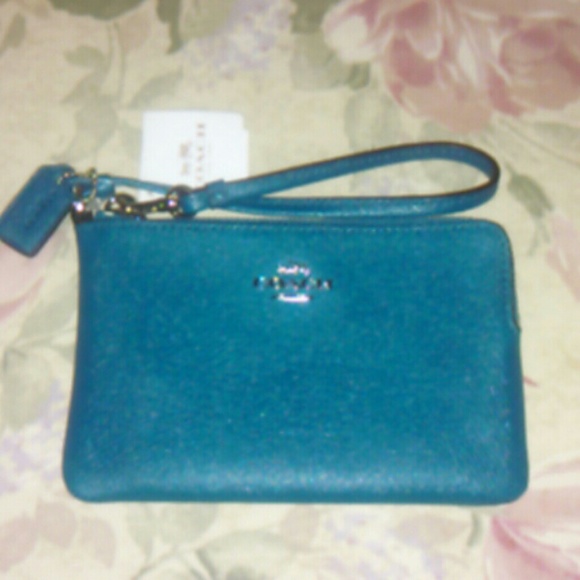 Coach Teal textured leather wristlet l-zip #52392B