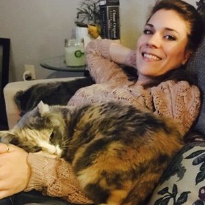 Meet your Posher, Val