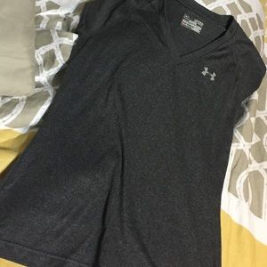 Under Armor women's v neck shirt size XS